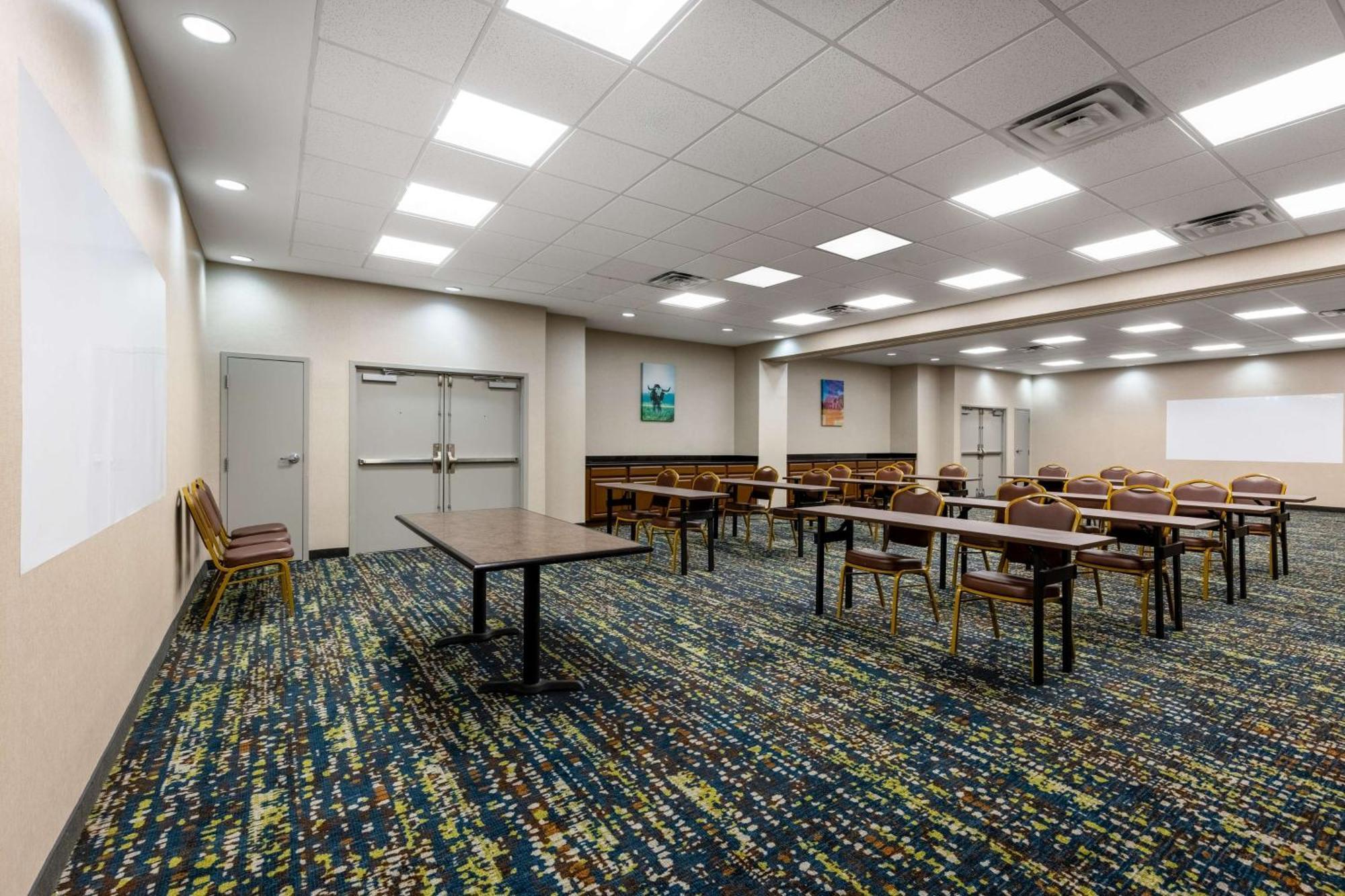 Hampton Inn & Suites Woodward Екстериор снимка