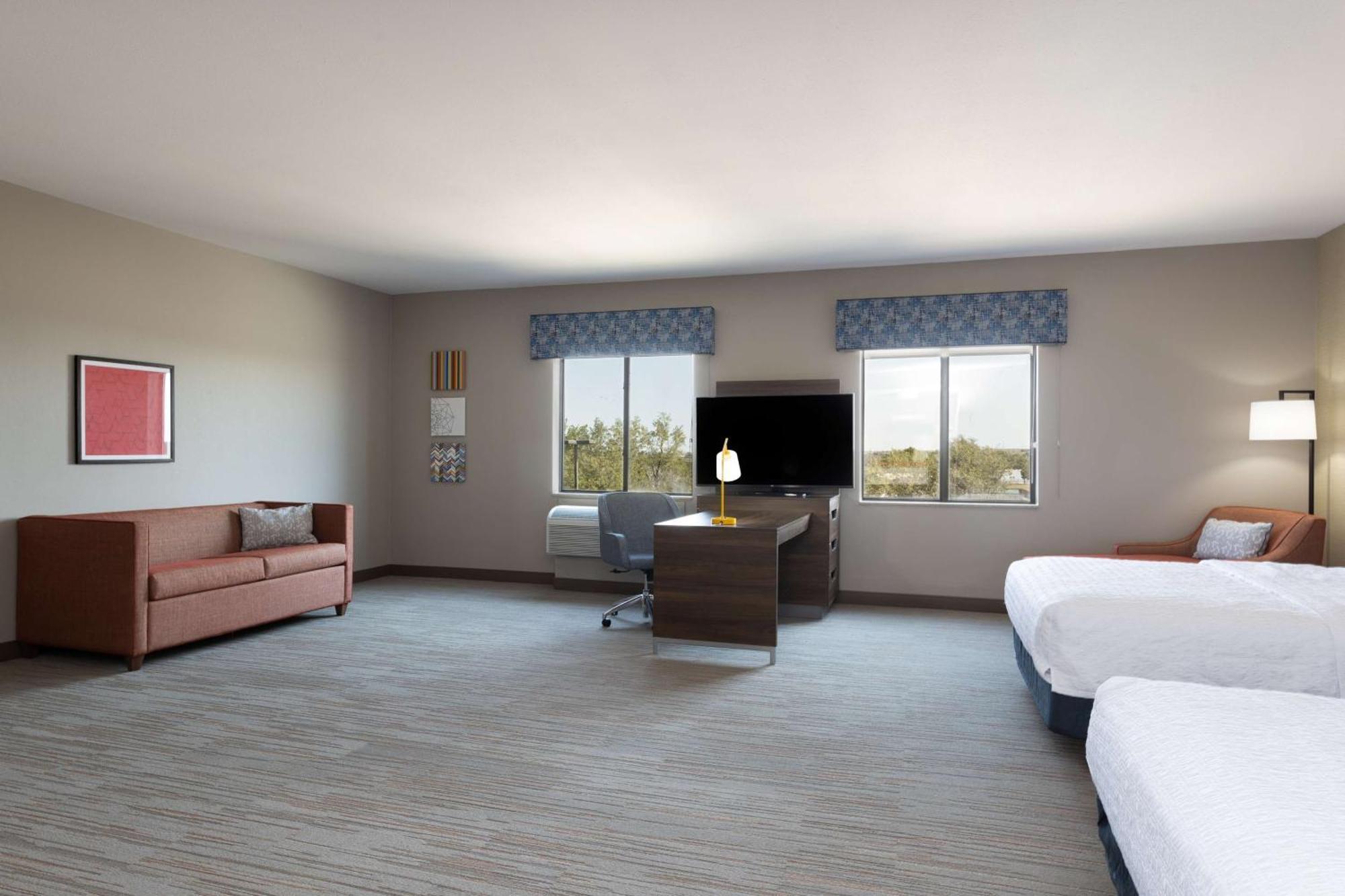 Hampton Inn & Suites Woodward Екстериор снимка