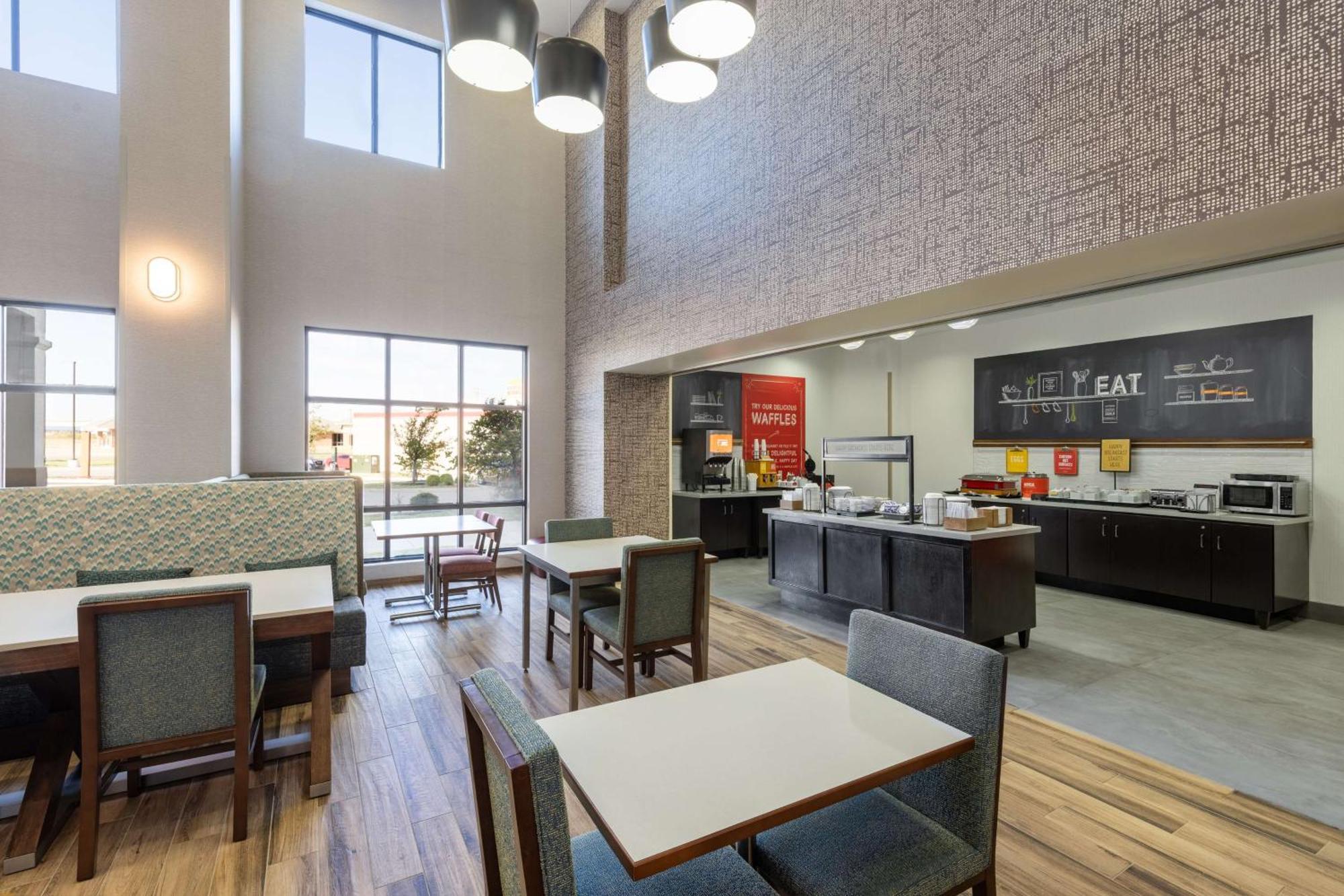 Hampton Inn & Suites Woodward Екстериор снимка